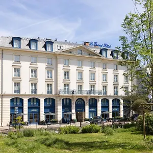 Grand 4*, Le Plessis-Robinson Francia